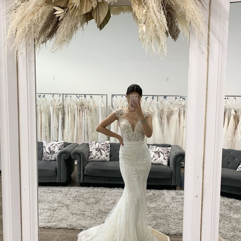 Elegant White Lace Wedding Dress